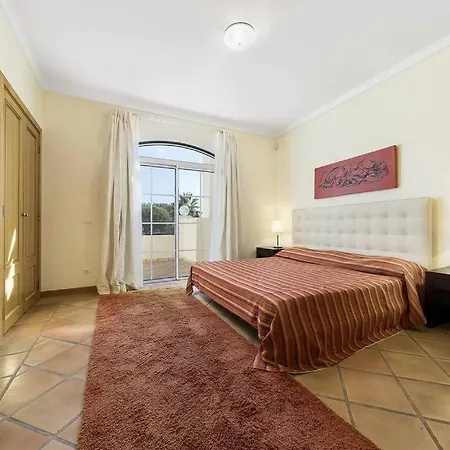 Sleeps 4 With Air Con And Wifi *