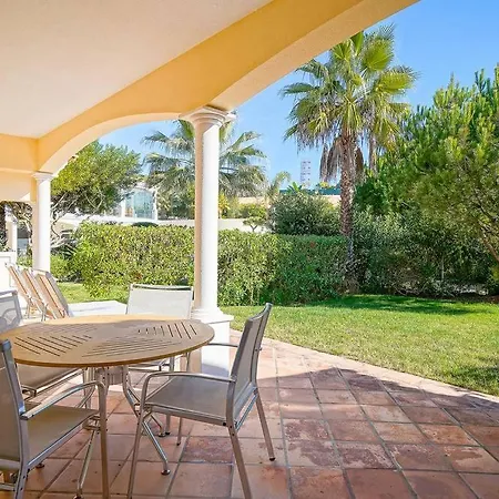 Sleeps 4 With Air Con And Wifi *