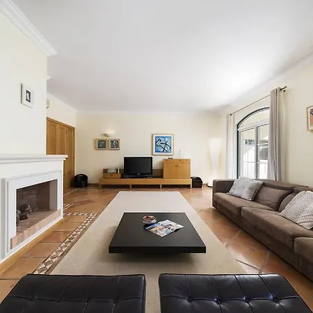 Sleeps 4 With Air Con And Wifi Villa *