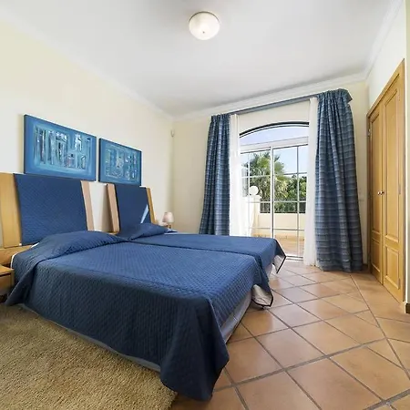 Villa Sleeps 4 With Air Con And Wifi