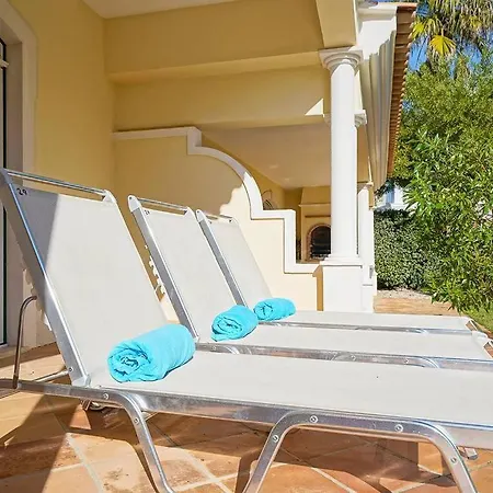 Villa Sleeps 4 With Air Con And Wifi