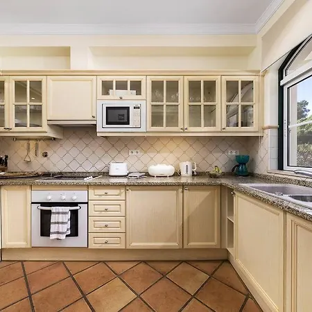 Villa Sleeps 4 With Air Con And Wifi