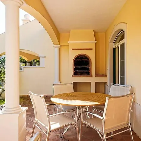 Sleeps 4 With Air Con And Wifi Villa